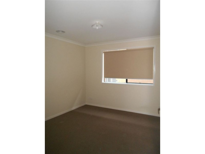 31 Kilmarnock Way, Clyde North VIC 3978