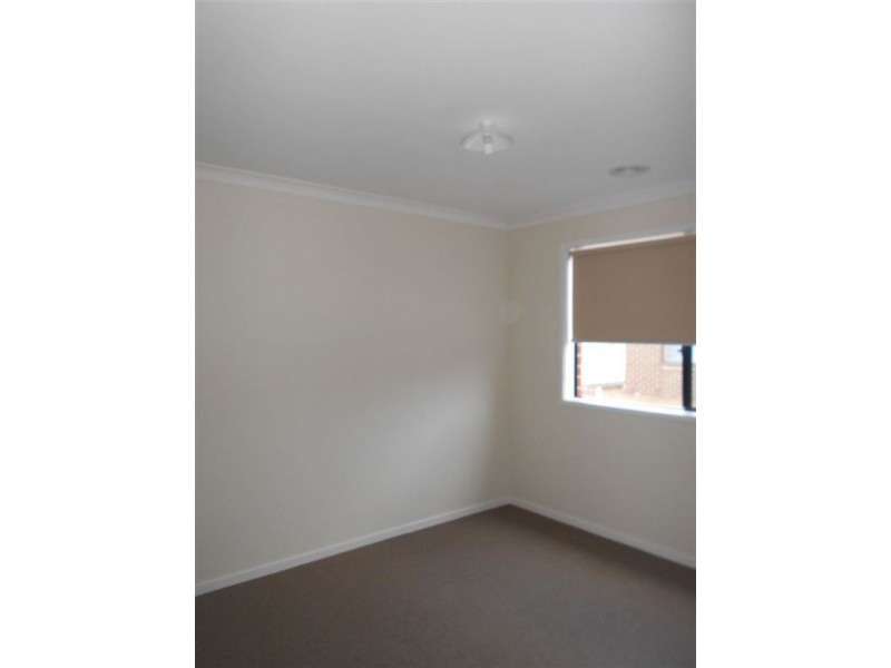 31 Kilmarnock Way, Clyde North VIC 3978