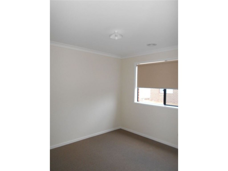 31 Kilmarnock Way, Clyde North VIC 3978