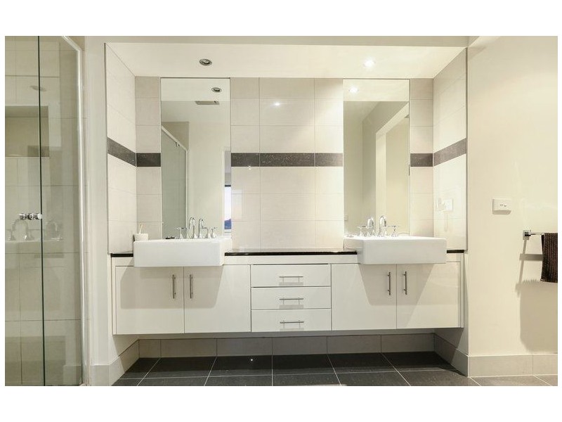 2 Messina Place, Narre Warren South VIC 3805