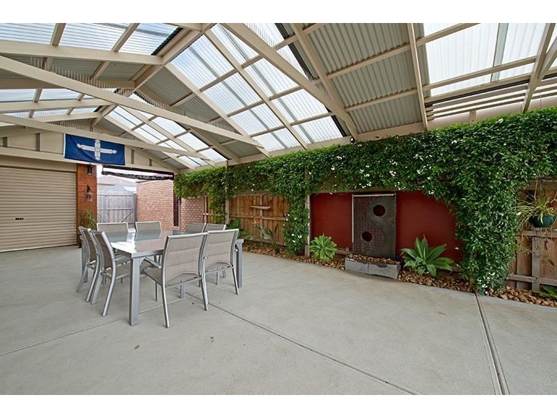 11 Bronson Circuit, Cranbourne North VIC 3977