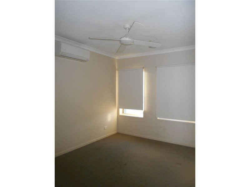 10 Tawleed Grove, Clyde North VIC 3978