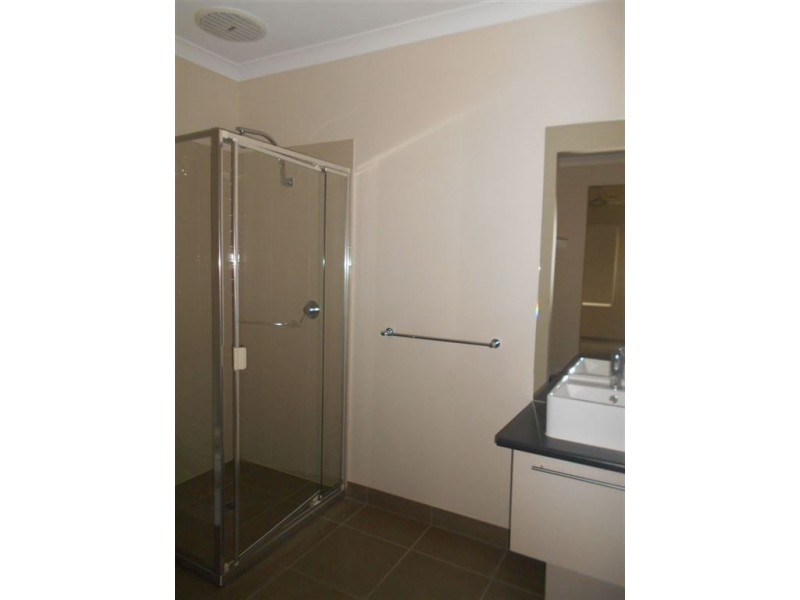 10 Tawleed Grove, Clyde North VIC 3978