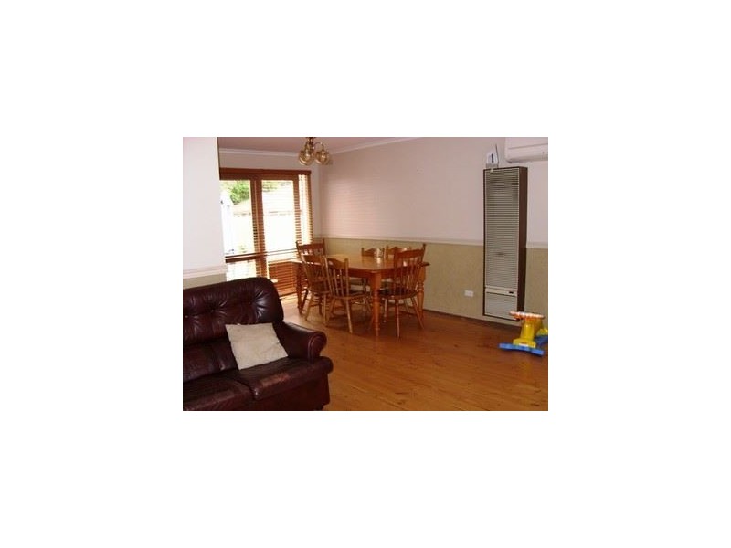 8 Evelyne Avenue, Cranbourne VIC 3977