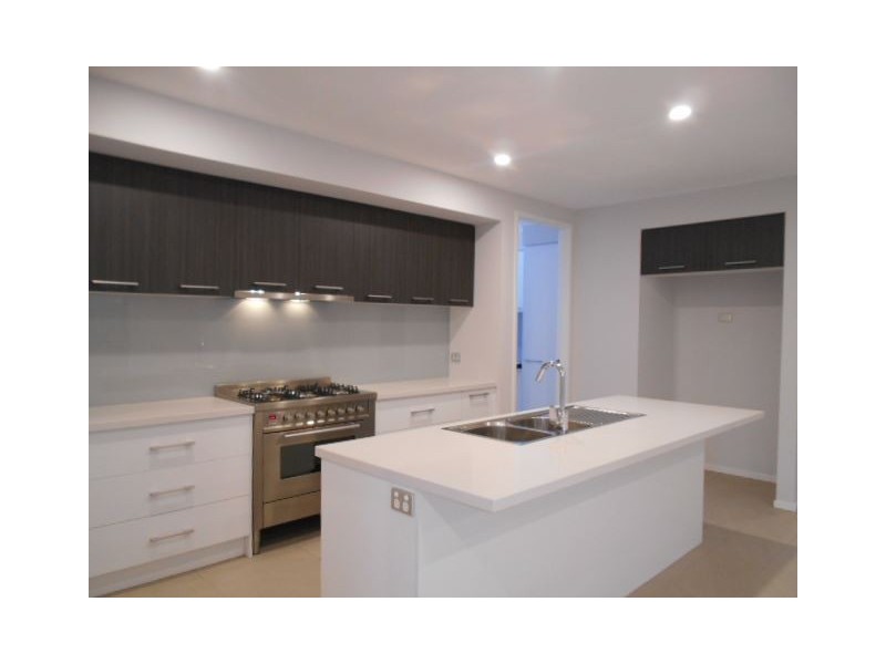 17 Riverstone Boulevard, Clyde North VIC 3978