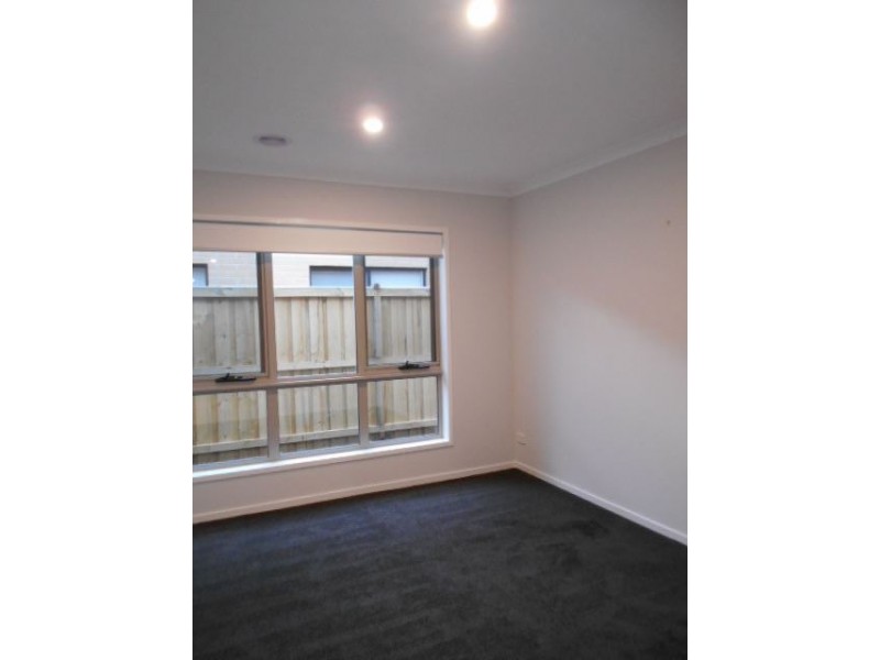 17 Riverstone Boulevard, Clyde North VIC 3978