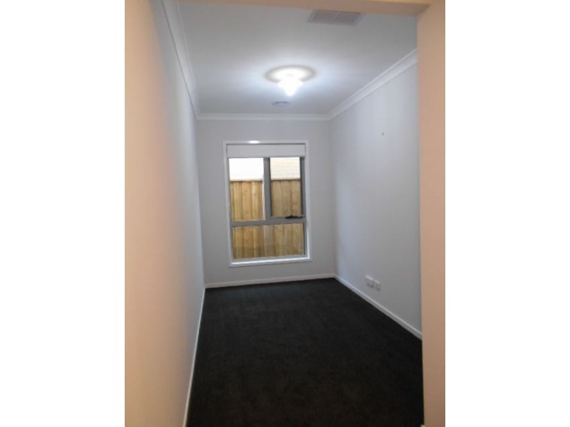 17 Riverstone Boulevard, Clyde North VIC 3978
