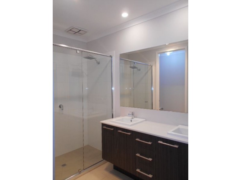 17 Riverstone Boulevard, Clyde North VIC 3978