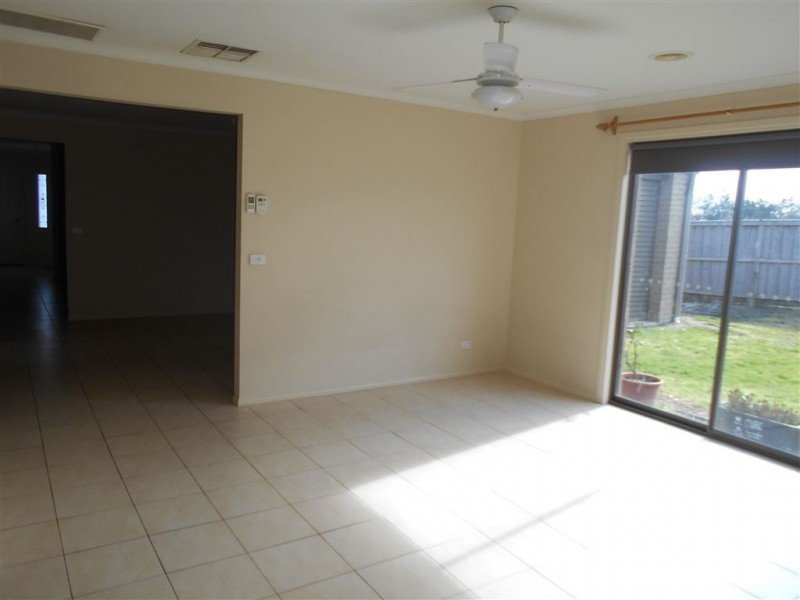 14 Hertford Court, Cranbourne North VIC 3977