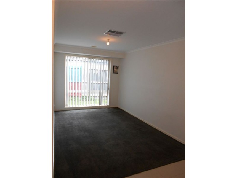 2 Greenfield Court, Cranbourne North VIC 3977