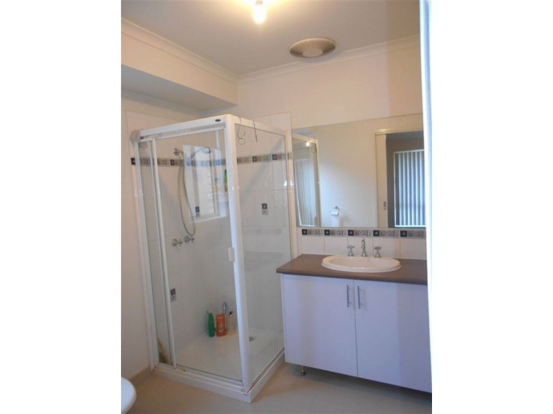 2 Greenfield Court, Cranbourne North VIC 3977