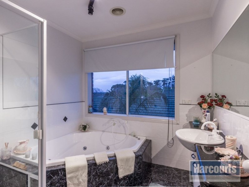 8 Walcott Place,, Narre Warren South VIC 3805