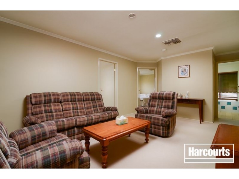 50 Robinswood Parade, Narre Warren South VIC 3805