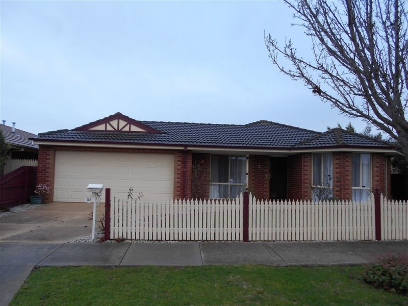 25 Trafalgar Way, Cranbourne East VIC 3977