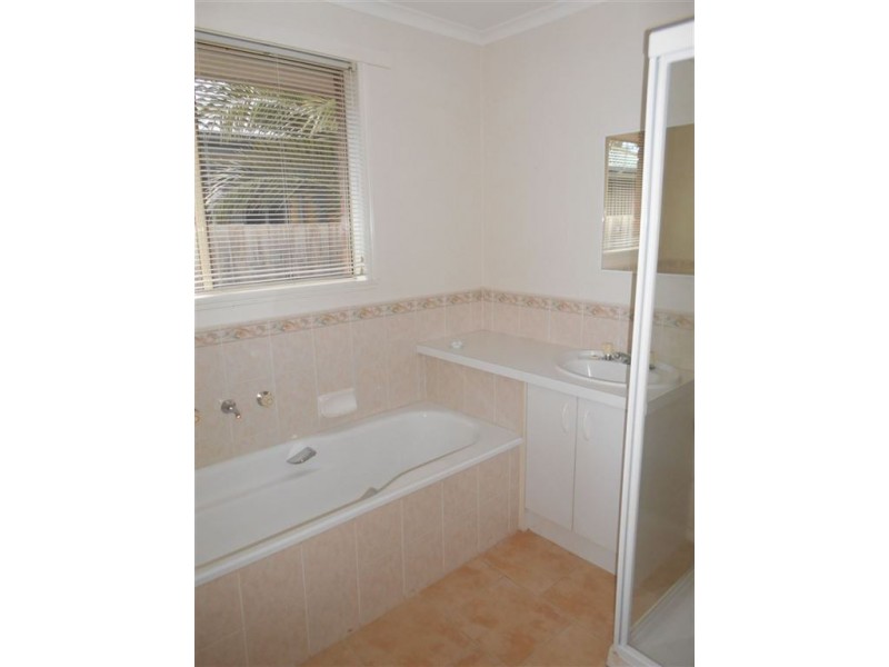 25 Trafalgar Way, Cranbourne East VIC 3977