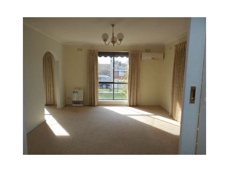 18 Cranbourne Drive, Cranbourne VIC 3977