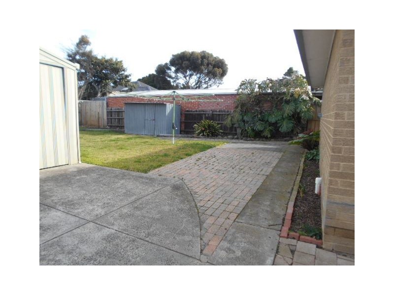 18 Cranbourne Drive, Cranbourne VIC 3977
