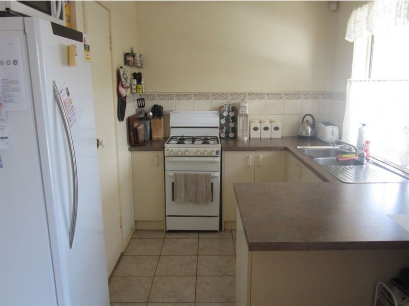 37 Scarborough Avenue, Cranbourne VIC 3977