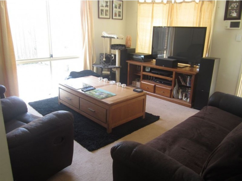 37 Scarborough Avenue, Cranbourne VIC 3977