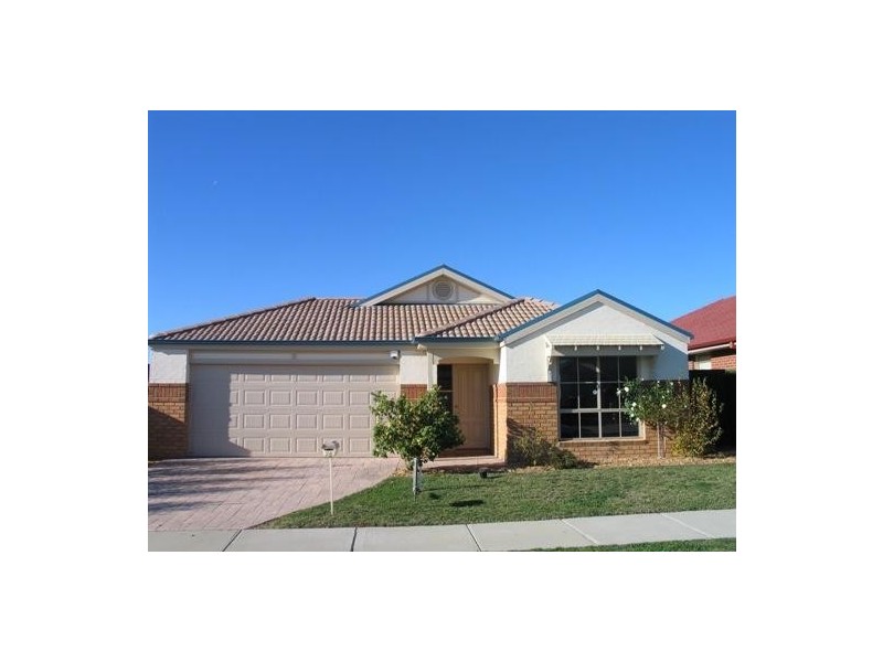 24 Chatswood Drive, Narre Warren South VIC 3805