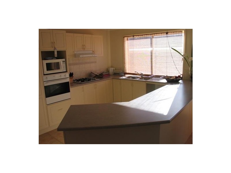 24 Chatswood Drive, Narre Warren South VIC 3805