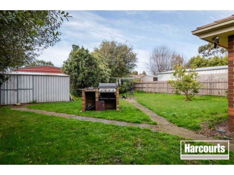 6 Crystal Gardens, Cranbourne West VIC 3977