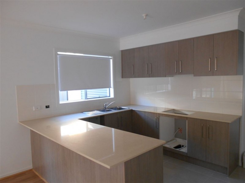 35 Springleaf Avenue, Clyde North VIC 3978