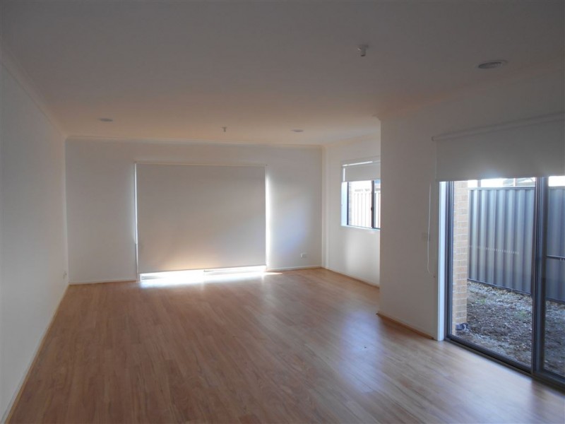 35 Springleaf Avenue, Clyde North VIC 3978