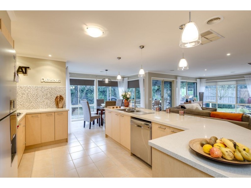 122 Robinswood Parade, Narre Warren South VIC 3805