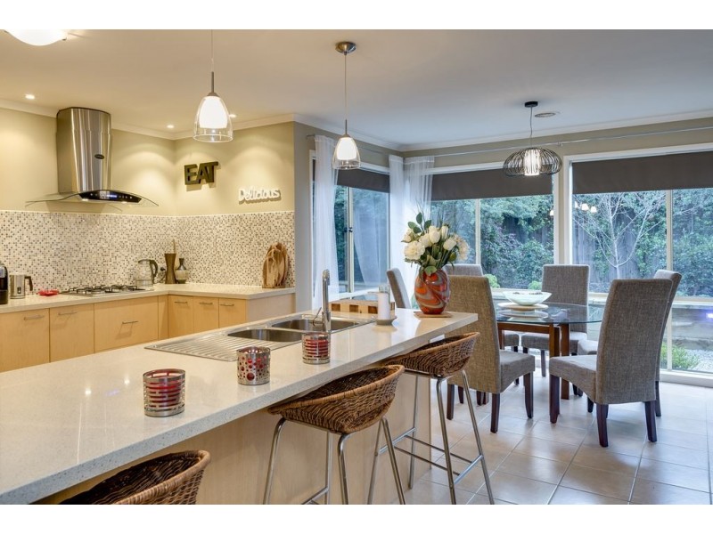 122 Robinswood Parade, Narre Warren South VIC 3805