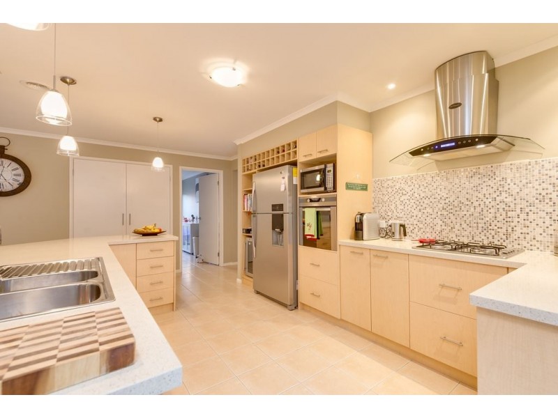 122 Robinswood Parade, Narre Warren South VIC 3805