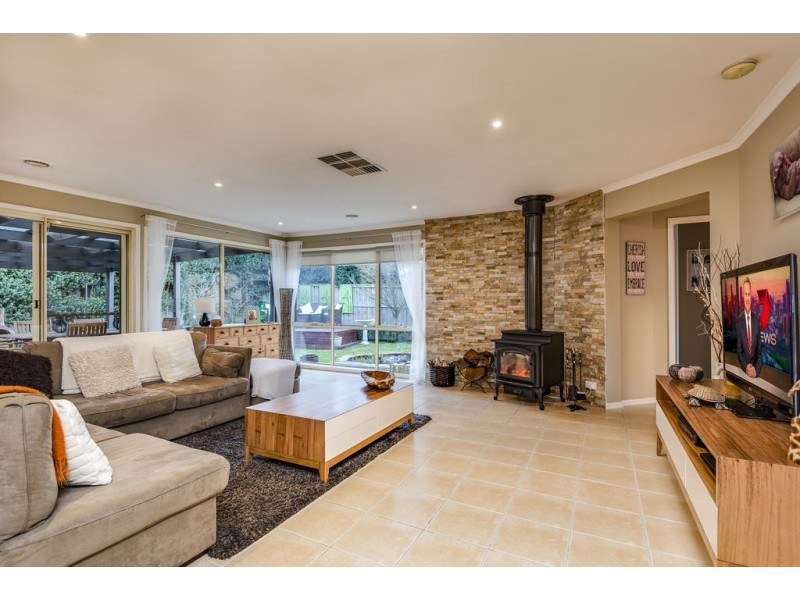 122 Robinswood Parade, Narre Warren South VIC 3805