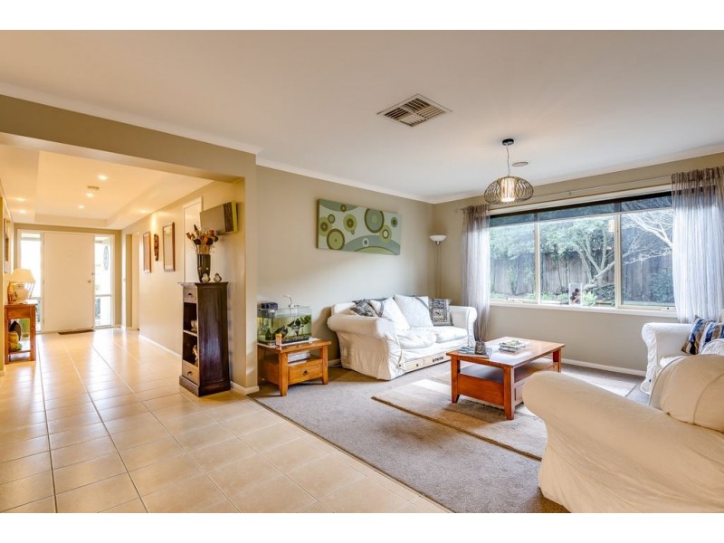 122 Robinswood Parade, Narre Warren South VIC 3805