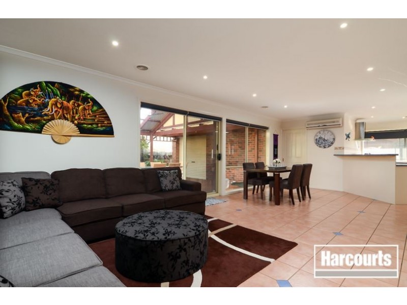 19 Darcy Niland Crescent, Lynbrook VIC 3975