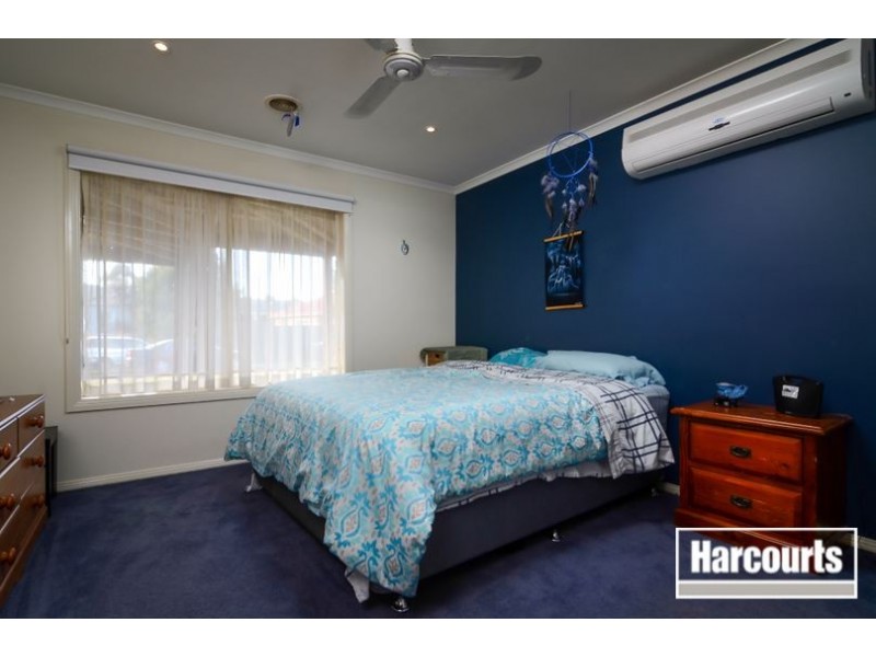 19 Darcy Niland Crescent, Lynbrook VIC 3975