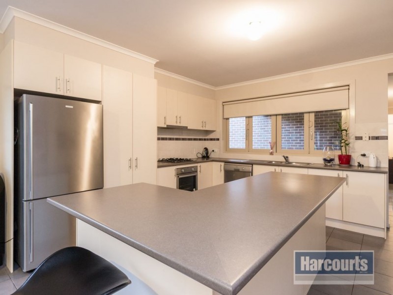 76 Sussex Ave, Cranbourne North VIC 3977