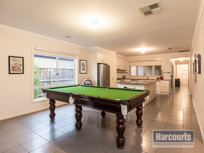 76 Sussex Ave, Cranbourne North VIC 3977