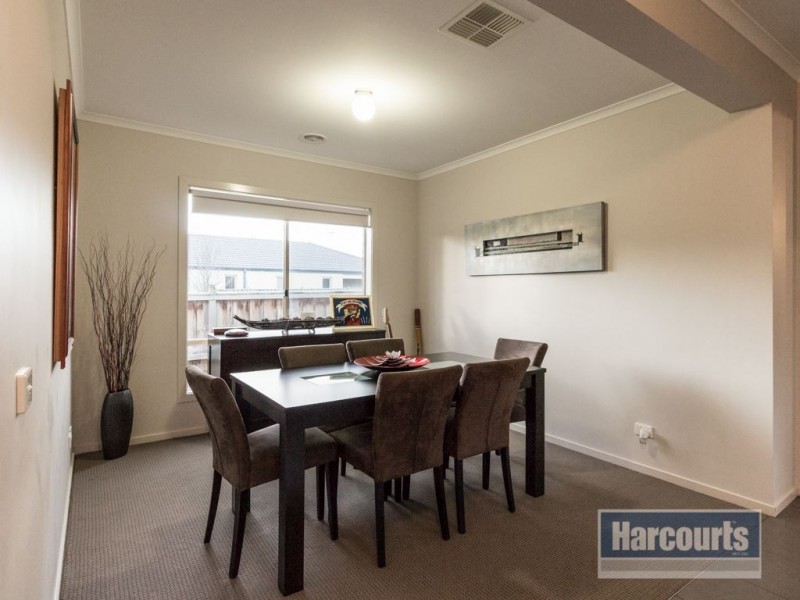 76 Sussex Ave, Cranbourne North VIC 3977