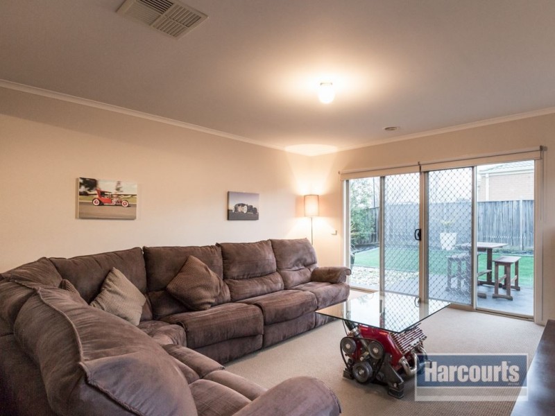 76 Sussex Ave, Cranbourne North VIC 3977