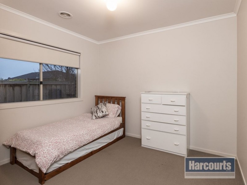 76 Sussex Ave, Cranbourne North VIC 3977