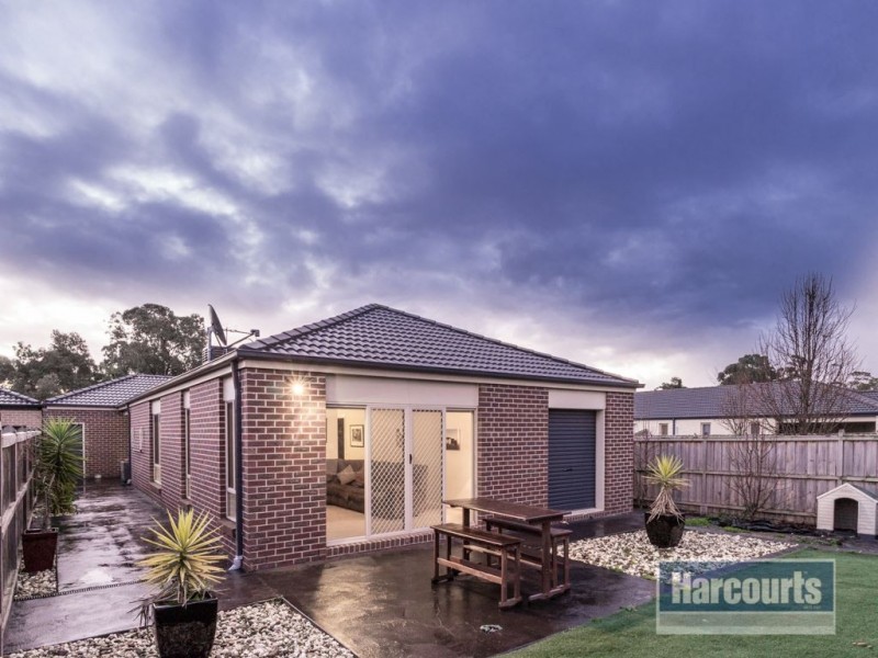 76 Sussex Ave, Cranbourne North VIC 3977