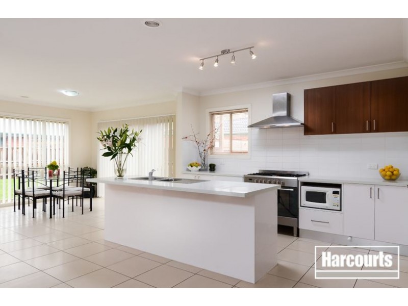 72 Mountainview Boulevard, Cranbourne North VIC 3977