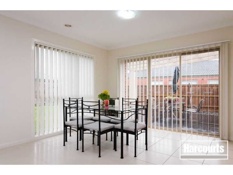 72 Mountainview Boulevard, Cranbourne North VIC 3977