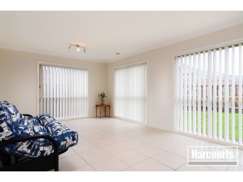 72 Mountainview Boulevard, Cranbourne North VIC 3977