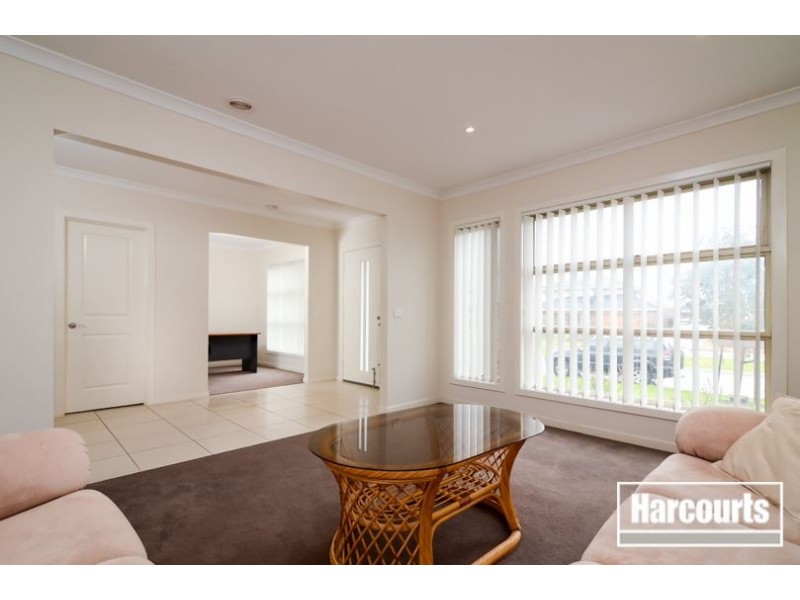 72 Mountainview Boulevard, Cranbourne North VIC 3977