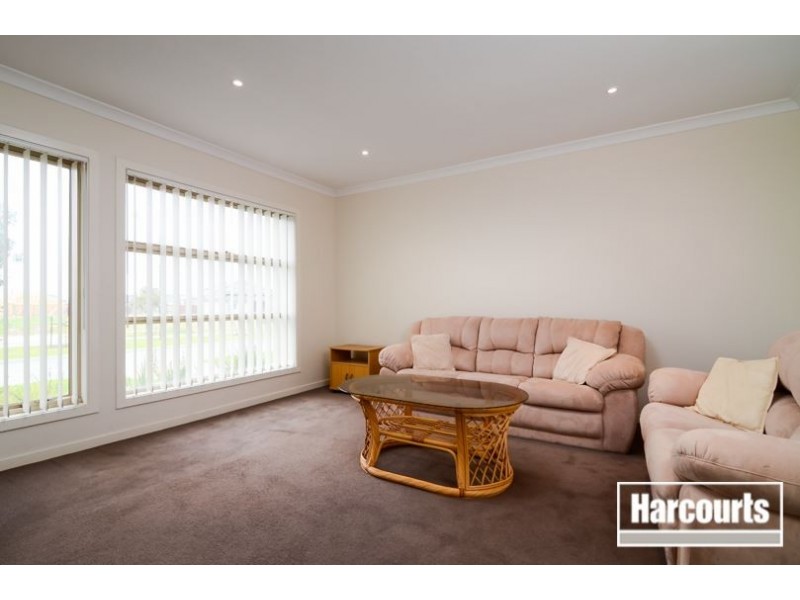 72 Mountainview Boulevard, Cranbourne North VIC 3977
