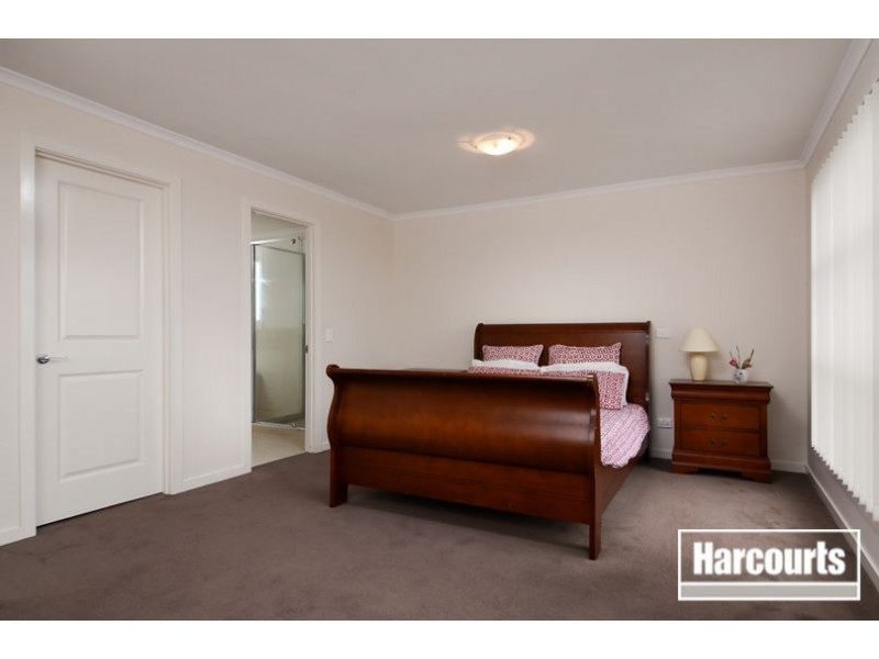 72 Mountainview Boulevard, Cranbourne North VIC 3977