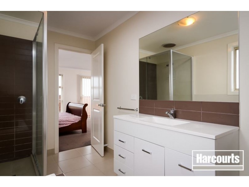 72 Mountainview Boulevard, Cranbourne North VIC 3977