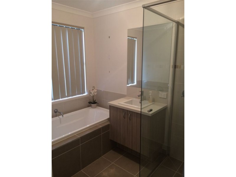 36 Bonneville Parade, Pakenham VIC 3810