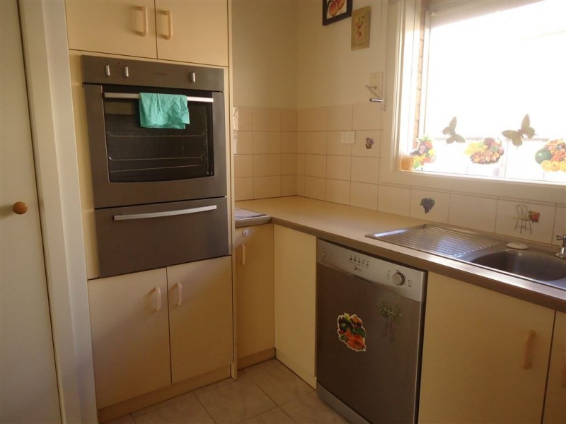 82 Courtenay Avenue, Cranbourne North VIC 3977